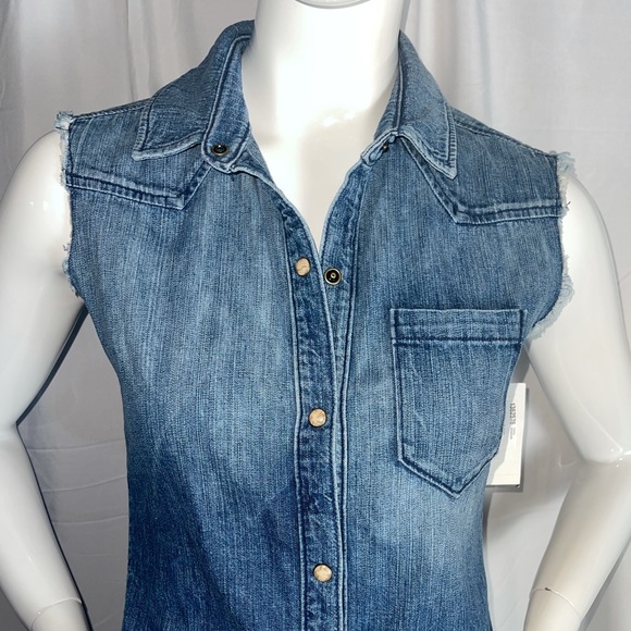 NWT-TEXTILE Elizabeth and James “Austin” Denim Top - Picture 2 of 6